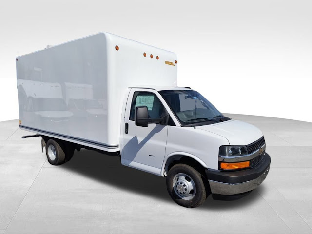 2025 Chevrolet Express Commercial Cutaway Work Van 15' Unicell