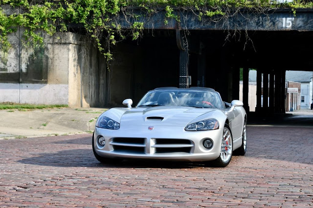 2005 Dodge Viper SRT10
